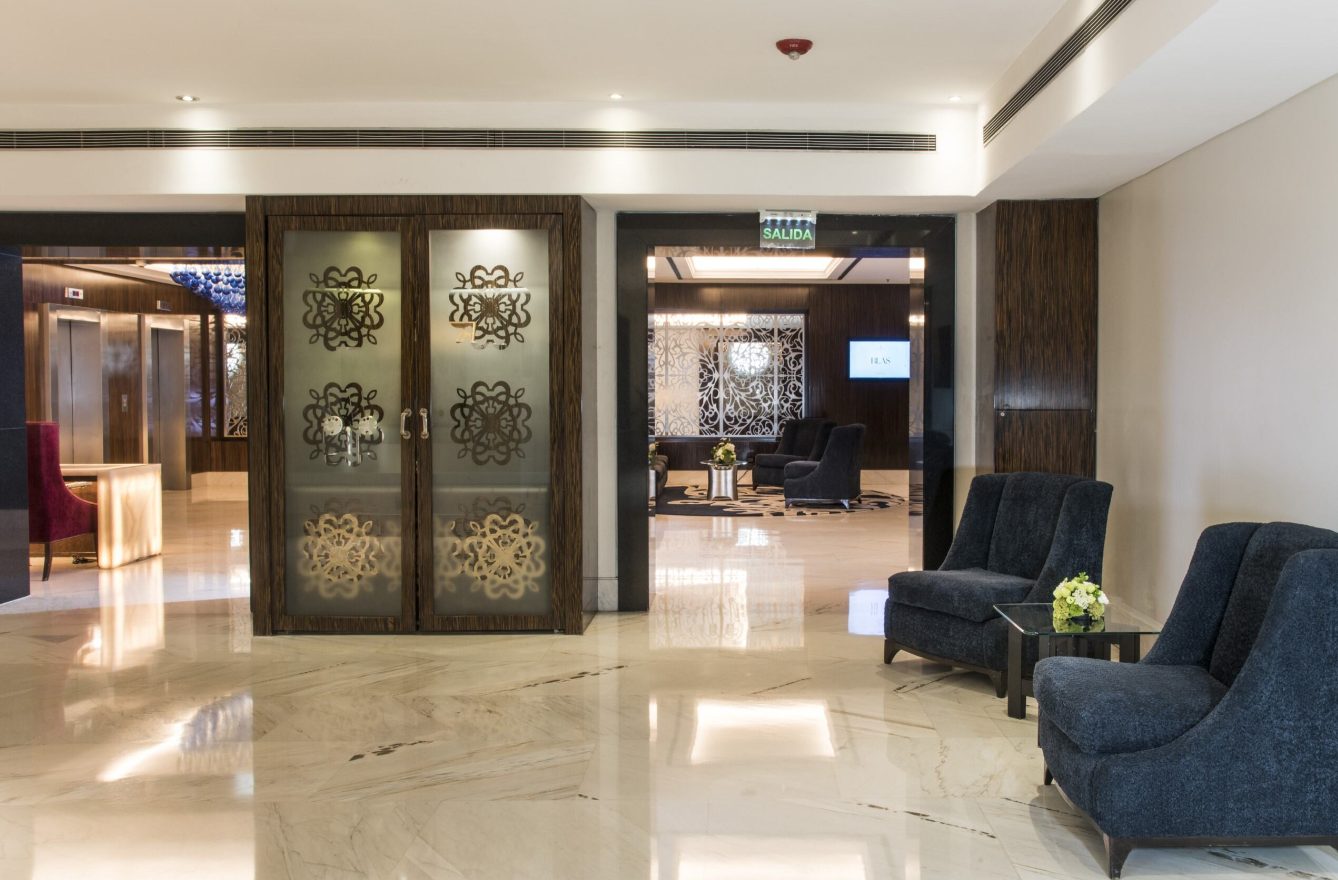 Four Seasons Foyer Felix